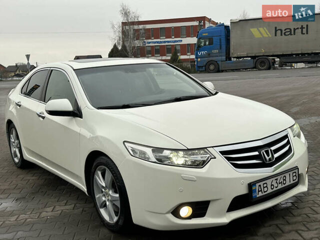 Белый Хонда Аккорд, объемом двигателя 2.4 л и пробегом 227 тыс. км за 9999 $, фото 1 на Automoto.ua
