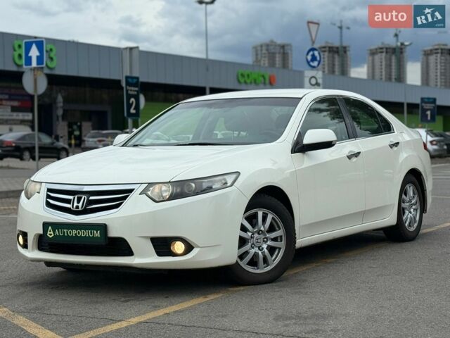 Белый Хонда Аккорд, объемом двигателя 2 л и пробегом 175 тыс. км за 10750 $, фото 1 на Automoto.ua