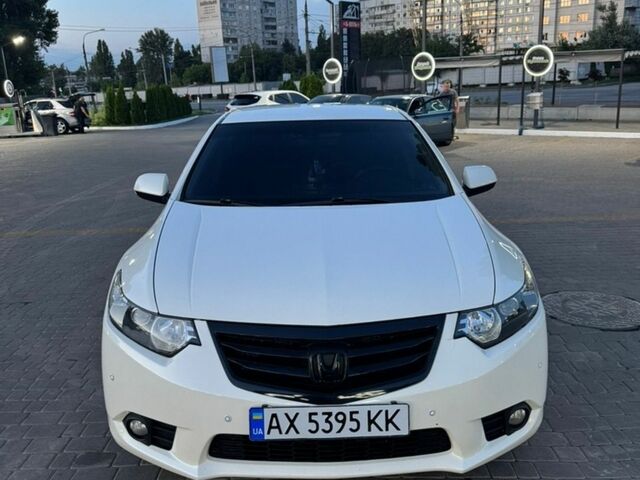 Белый Хонда Аккорд, объемом двигателя 2 л и пробегом 230 тыс. км за 10000 $, фото 1 на Automoto.ua