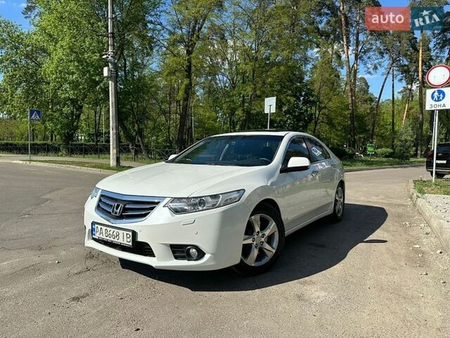 Белый Хонда Аккорд, объемом двигателя 2.4 л и пробегом 242 тыс. км за 10800 $, фото 1 на Automoto.ua