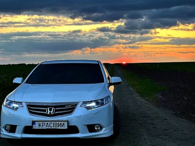 Белый Хонда Аккорд, объемом двигателя 2.4 л и пробегом 209 тыс. км за 12000 $, фото 1 на Automoto.ua