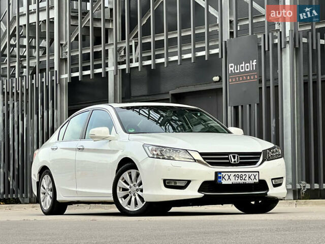 Белый Хонда Аккорд, объемом двигателя 2.4 л и пробегом 185 тыс. км за 12900 $, фото 1 на Automoto.ua