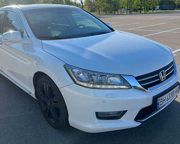 Белый Хонда Аккорд, объемом двигателя 2.4 л и пробегом 137 тыс. км за 13999 $, фото 1 на Automoto.ua