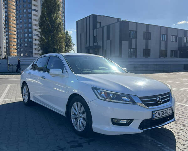 Белый Хонда Аккорд, объемом двигателя 2.4 л и пробегом 125 тыс. км за 12999 $, фото 1 на Automoto.ua