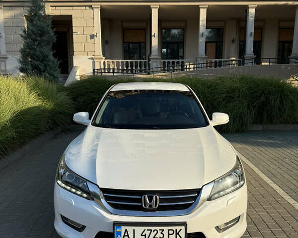 Белый Хонда Аккорд, объемом двигателя 2.4 л и пробегом 170 тыс. км за 13300 $, фото 1 на Automoto.ua