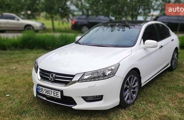 Белый Хонда Аккорд, объемом двигателя 2.36 л и пробегом 88 тыс. км за 16000 $, фото 1 на Automoto.ua