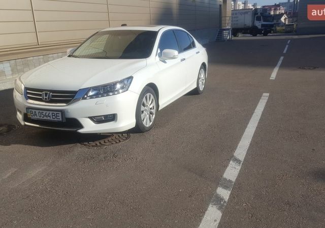 Белый Хонда Аккорд, объемом двигателя 2.36 л и пробегом 199 тыс. км за 11700 $, фото 1 на Automoto.ua