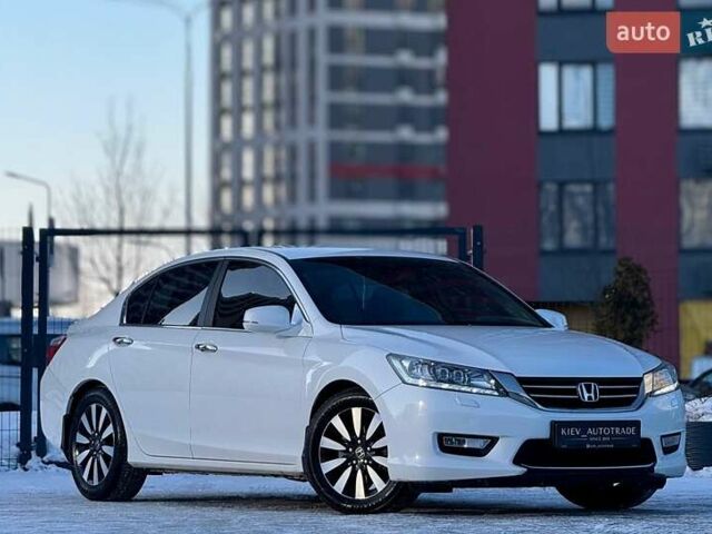 Белый Хонда Аккорд, объемом двигателя 2.4 л и пробегом 186 тыс. км за 11900 $, фото 1 на Automoto.ua