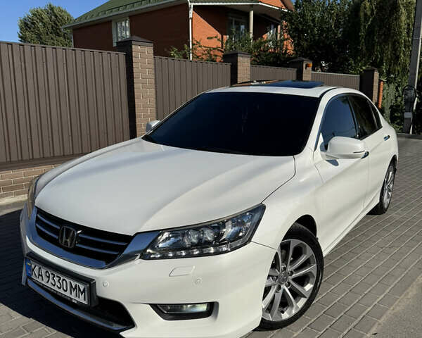 Белый Хонда Аккорд, объемом двигателя 3.47 л и пробегом 238 тыс. км за 14700 $, фото 1 на Automoto.ua