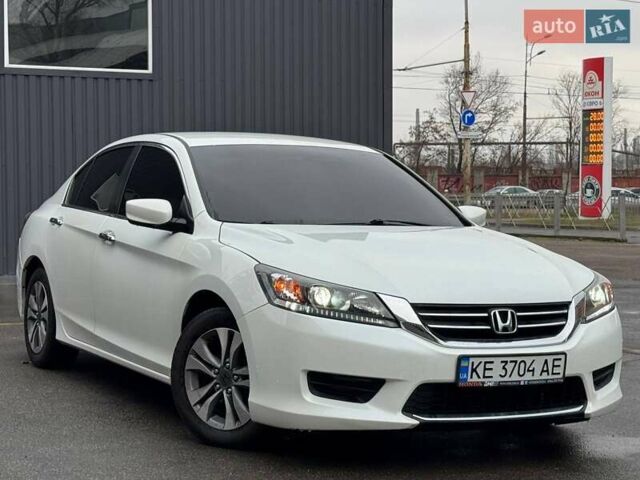 Белый Хонда Аккорд, объемом двигателя 2.36 л и пробегом 147 тыс. км за 11900 $, фото 1 на Automoto.ua