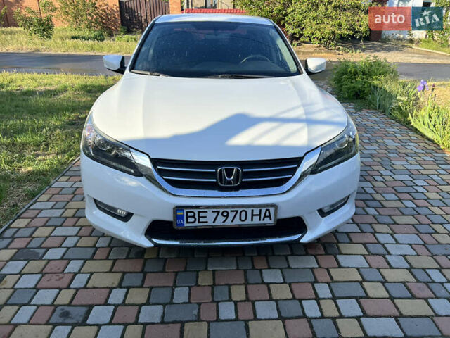 Білий Хонда Аккорд, об'ємом двигуна 2.35 л та пробігом 190 тис. км за 13000 $, фото 1 на Automoto.ua