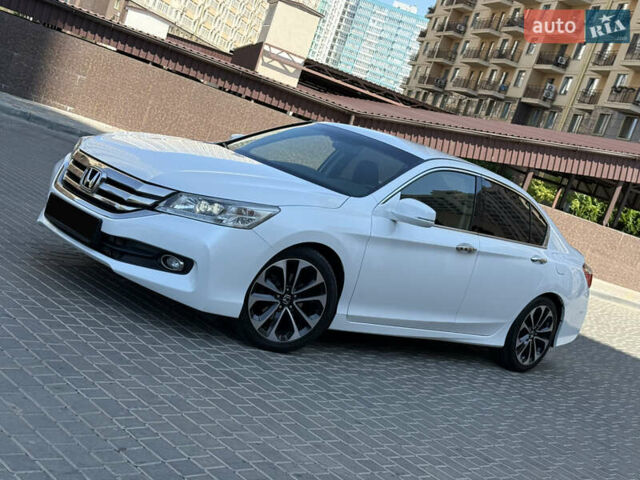 Білий Хонда Аккорд, об'ємом двигуна 2.4 л та пробігом 136 тис. км за 15600 $, фото 1 на Automoto.ua