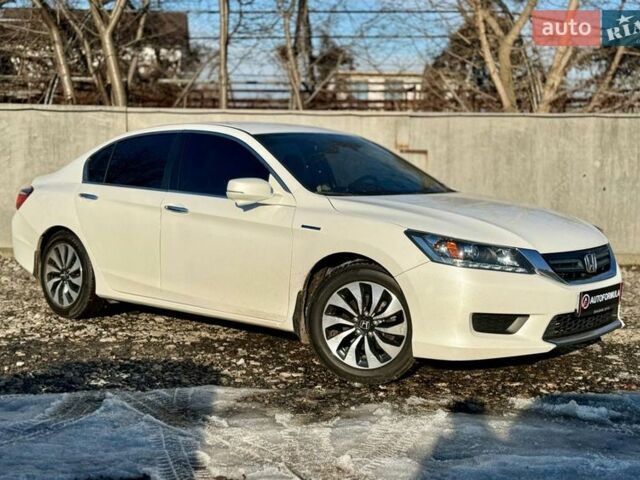 Белый Хонда Аккорд, объемом двигателя 2 л и пробегом 218 тыс. км за 12490 $, фото 1 на Automoto.ua