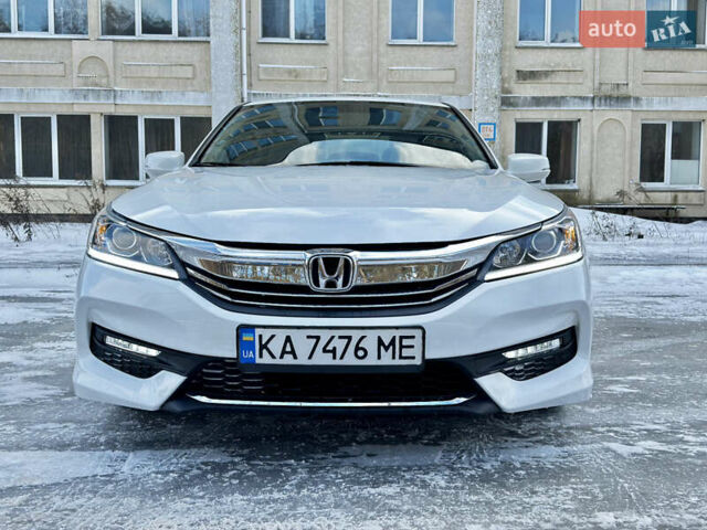 Белый Хонда Аккорд, объемом двигателя 2 л и пробегом 110 тыс. км за 13900 $, фото 1 на Automoto.ua