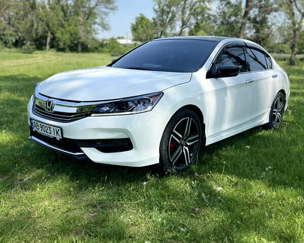 Белый Хонда Аккорд, объемом двигателя 2.4 л и пробегом 175 тыс. км за 13900 $, фото 1 на Automoto.ua