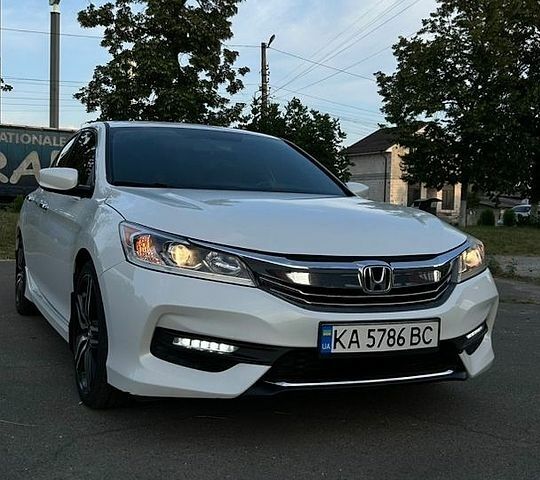 Белый Хонда Аккорд, объемом двигателя 2.36 л и пробегом 132 тыс. км за 13200 $, фото 1 на Automoto.ua