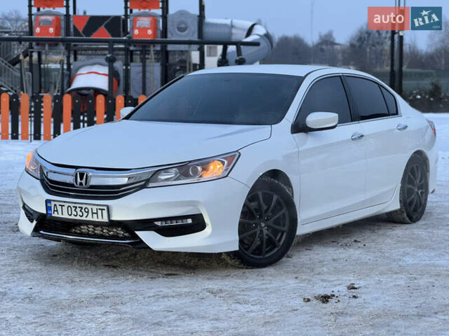 Белый Хонда Аккорд, объемом двигателя 2.36 л и пробегом 161 тыс. км за 12500 $, фото 1 на Automoto.ua