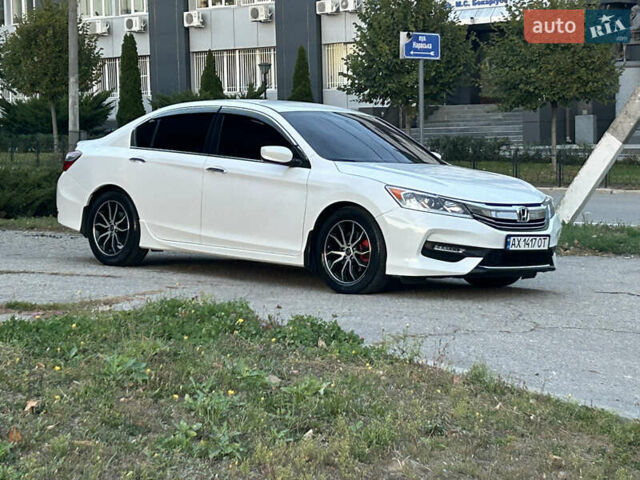 Белый Хонда Аккорд, объемом двигателя 2.35 л и пробегом 142 тыс. км за 14700 $, фото 1 на Automoto.ua