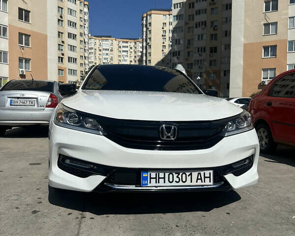 Белый Хонда Аккорд, объемом двигателя 1.99 л и пробегом 270 тыс. км за 17500 $, фото 1 на Automoto.ua