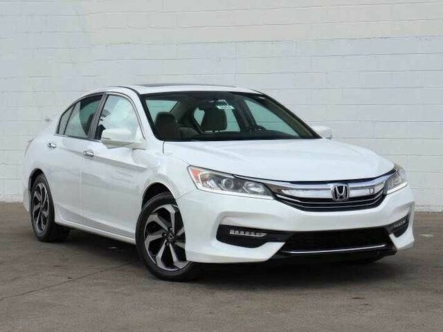 Белый Хонда Аккорд, объемом двигателя 2.4 л и пробегом 78 тыс. км за 5500 $, фото 1 на Automoto.ua