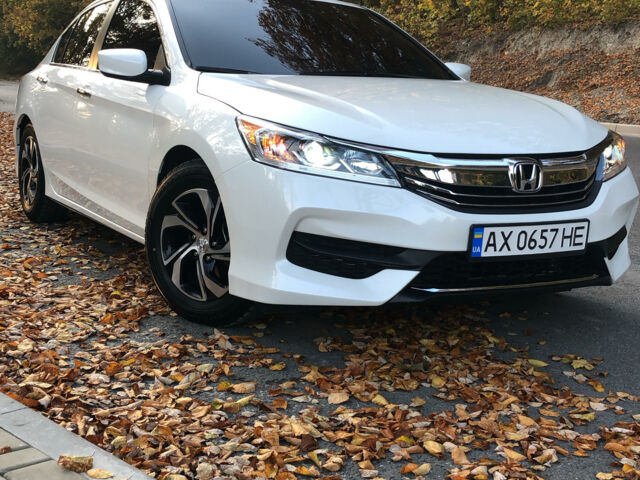 Білий Хонда Аккорд, об'ємом двигуна 2.4 л та пробігом 65 тис. км за 15500 $, фото 1 на Automoto.ua
