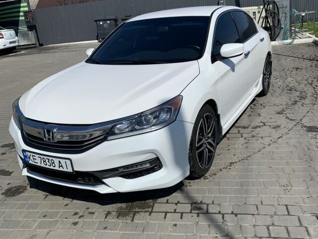 Белый Хонда Аккорд, объемом двигателя 2.4 л и пробегом 150 тыс. км за 14200 $, фото 1 на Automoto.ua