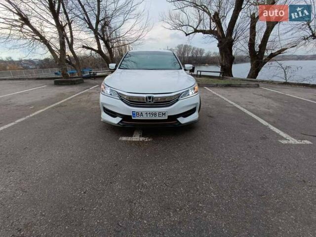 Белый Хонда Аккорд, объемом двигателя 2.4 л и пробегом 90 тыс. км за 16500 $, фото 1 на Automoto.ua