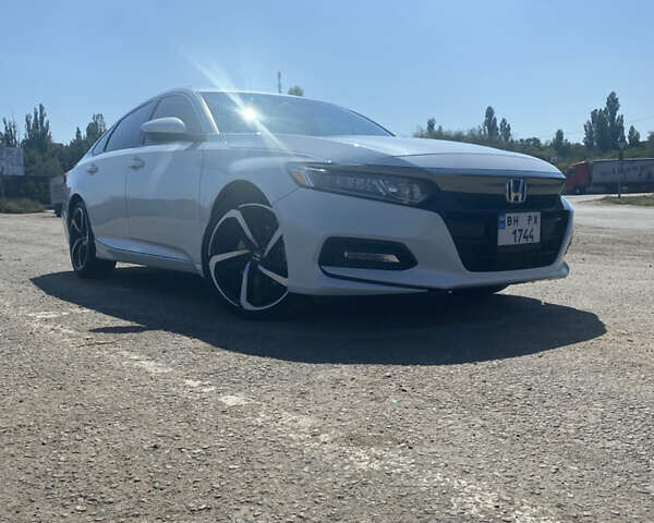 Белый Хонда Аккорд, объемом двигателя 1.5 л и пробегом 72 тыс. км за 20999 $, фото 1 на Automoto.ua