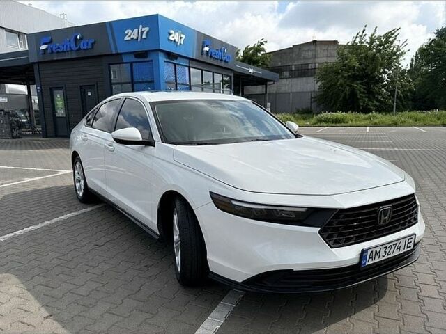 Белый Хонда Аккорд, объемом двигателя 1.5 л и пробегом 42 тыс. км за 25500 $, фото 1 на Automoto.ua