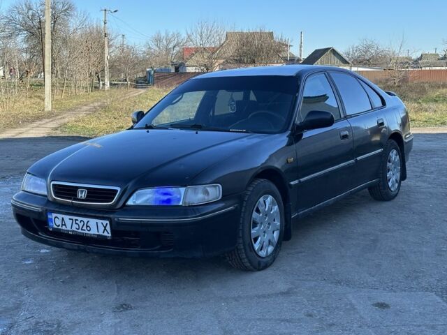 Черный Хонда Аккорд, объемом двигателя 1.8 л и пробегом 300 тыс. км за 1500 $, фото 1 на Automoto.ua