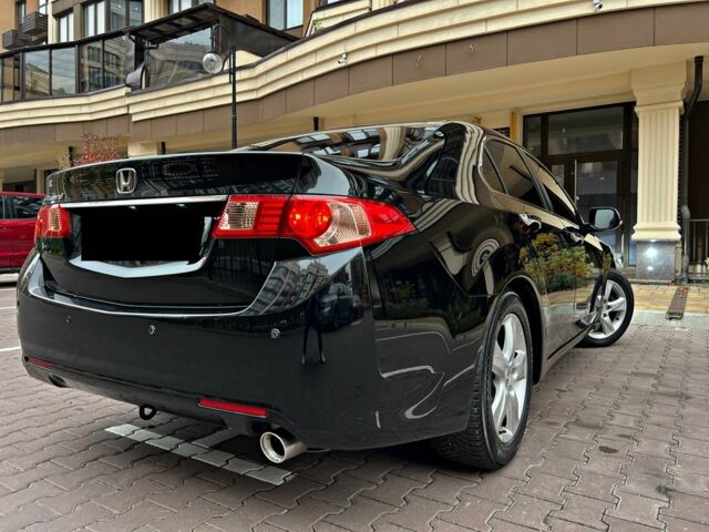 Черный Хонда Аккорд, объемом двигателя 2 л и пробегом 193 тыс. км за 11750 $, фото 1 на Automoto.ua