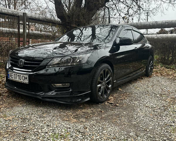 Черный Хонда Аккорд, объемом двигателя 3.47 л и пробегом 109 тыс. км за 19000 $, фото 1 на Automoto.ua