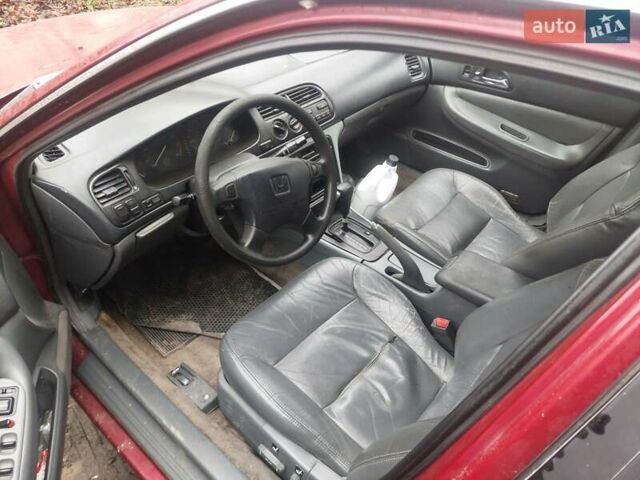 Красный Хонда Аккорд, объемом двигателя 2.68 л и пробегом 160 тыс. км за 1600 $, фото 1 на Automoto.ua