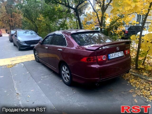 Красный Хонда Аккорд, объемом двигателя 2.4 л и пробегом 300 тыс. км за 5500 $, фото 1 на Automoto.ua