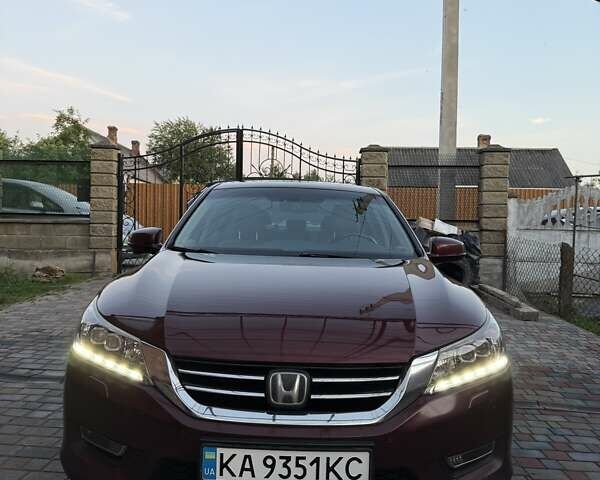 Красный Хонда Аккорд, объемом двигателя 3.5 л и пробегом 208 тыс. км за 16700 $, фото 1 на Automoto.ua