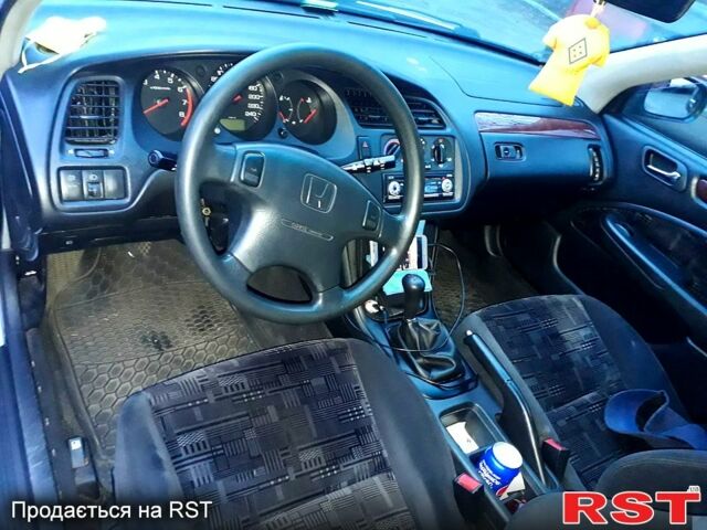 Серый Хонда Аккорд, объемом двигателя 1.9 л и пробегом 420 тыс. км за 3000 $, фото 1 на Automoto.ua