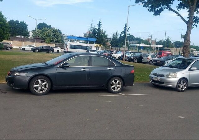 Серый Хонда Аккорд, объемом двигателя 2.4 л и пробегом 309 тыс. км за 7000 $, фото 1 на Automoto.ua