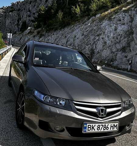 Хонда Аккорд 2007 в Сарнах на Automoto.ua Серый Хонда Аккорд, объемом двигателя 2 л и пробегом 230 тыс. км за 6500 $, фото 1 на Automoto.ua