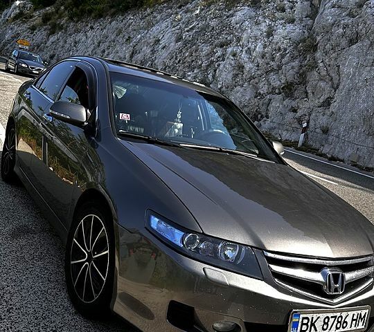 Серый Хонда Аккорд, объемом двигателя 2 л и пробегом 238 тыс. км за 6500 $, фото 1 на Automoto.ua