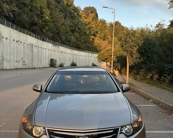 Серый Хонда Аккорд, объемом двигателя 2.4 л и пробегом 160 тыс. км за 10000 $, фото 1 на Automoto.ua