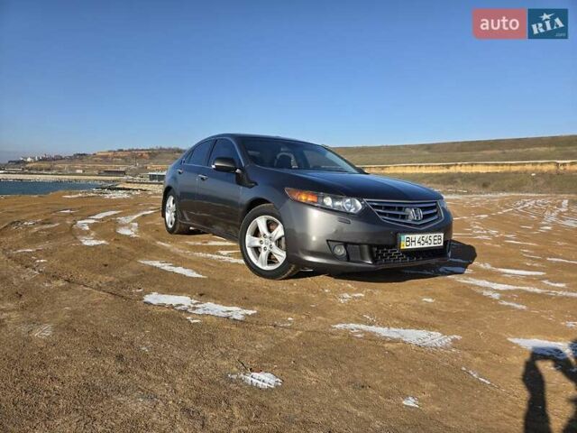 Серый Хонда Аккорд, объемом двигателя 2.4 л и пробегом 203 тыс. км за 9000 $, фото 1 на Automoto.ua