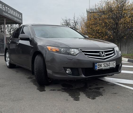 Серый Хонда Аккорд, объемом двигателя 2.4 л и пробегом 324 тыс. км за 11000 $, фото 1 на Automoto.ua