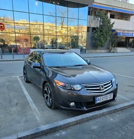 Серый Хонда Аккорд, объемом двигателя 2.4 л и пробегом 238 тыс. км за 10000 $, фото 1 на Automoto.ua