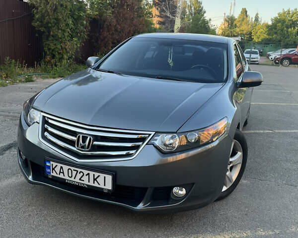 Серый Хонда Аккорд, объемом двигателя 2 л и пробегом 213 тыс. км за 9500 $, фото 1 на Automoto.ua