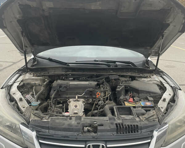 Серый Хонда Аккорд, объемом двигателя 2.4 л и пробегом 290 тыс. км за 11000 $, фото 1 на Automoto.ua