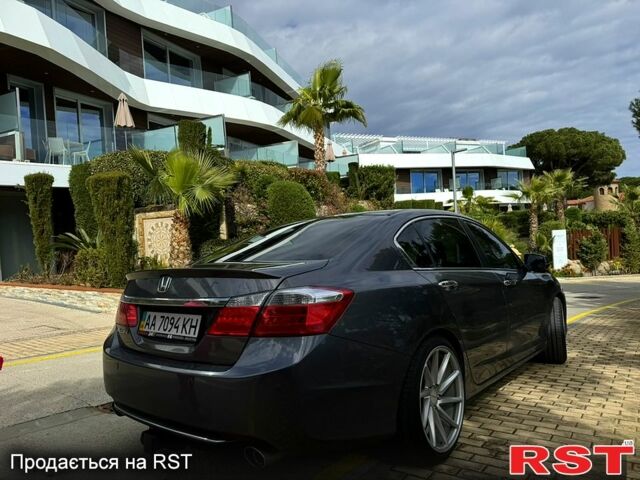 Серый Хонда Аккорд, объемом двигателя 2.4 л и пробегом 205 тыс. км за 16500 $, фото 1 на Automoto.ua