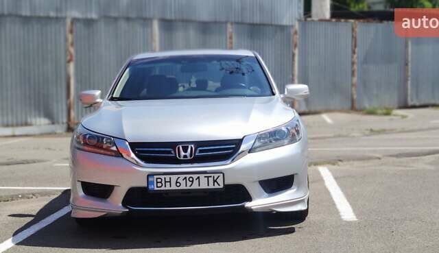 Серый Хонда Аккорд, объемом двигателя 2 л и пробегом 160 тыс. км за 14000 $, фото 1 на Automoto.ua