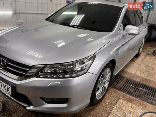 Серый Хонда Аккорд, объемом двигателя 2.36 л и пробегом 180 тыс. км за 9999 $, фото 1 на Automoto.ua