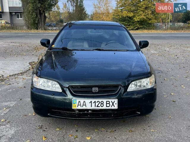 Зеленый Хонда Аккорд, объемом двигателя 3 л и пробегом 400 тыс. км за 2850 $, фото 1 на Automoto.ua