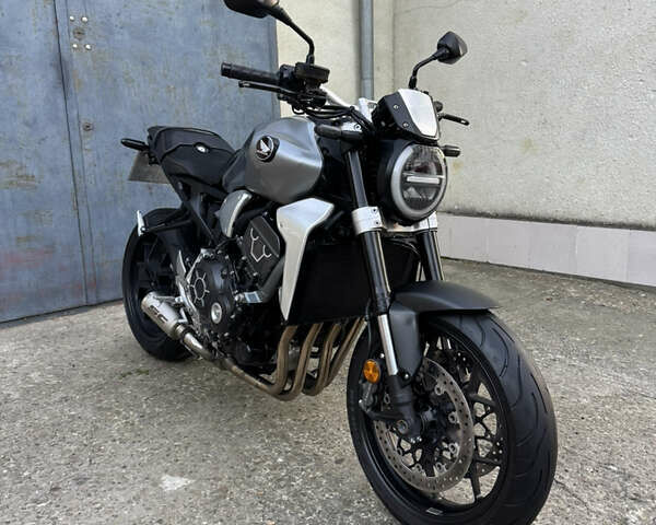 Черный Хонда CB 1000R, объемом двигателя 1 л и пробегом 8 тыс. км за 10500 $, фото 1 на Automoto.ua